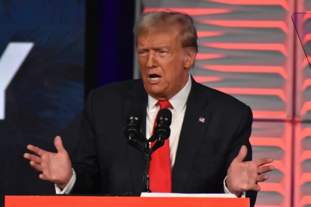 Donald Trump afirmă că SUA controlează total regiunea Strâmtoarea Ormuz