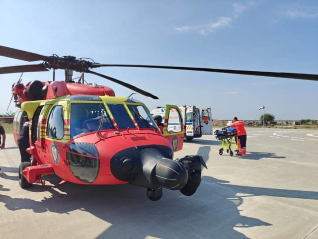 Elicopter Black Hawk intervine în Marea Neagră pentru evacuare medicală