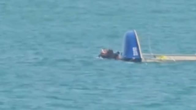 Stare de panică în Saturn: barcă răsturnată cu cinci persoane salvate de la înec