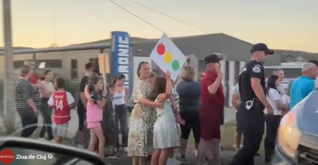 Zeci de localnici protestează din nou pe DN1 la Vâlcele pentru siguranța rutieră