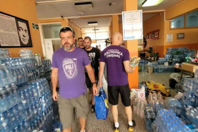 Druckeria a adus ajutoare în Grebenac, unde incendiile încă a amenințat comunitatea