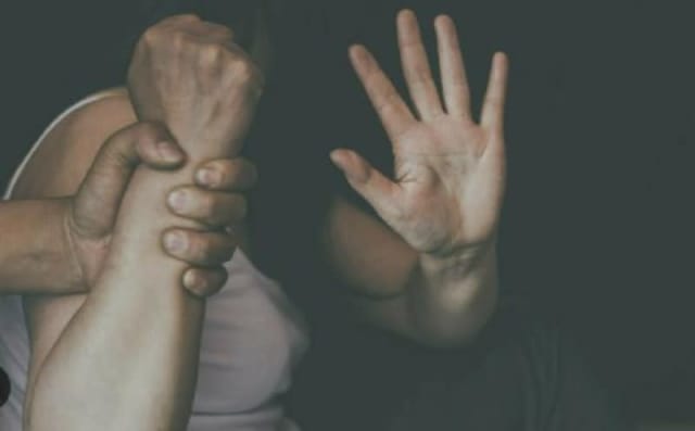 Bărbat din Broscăuți, cu ordin de protecție după ce și-a bătut soția și i-a amenințat pe ceilalți membri ai familiei