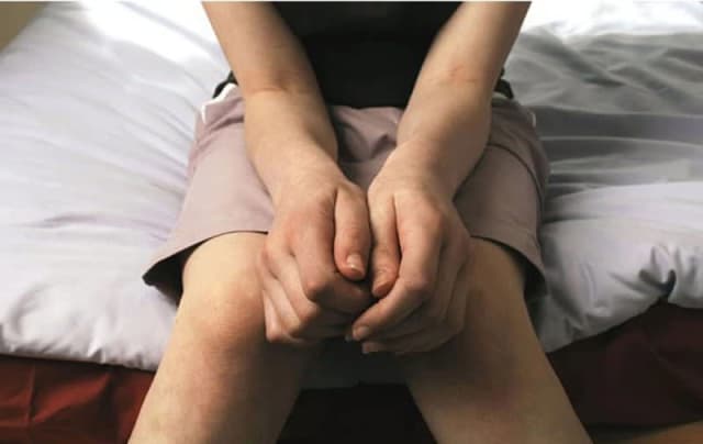 Trafic de minori la Dorohoi: trei adulți și un minor, cercetați pentru exploatarea sexuală a unei fete de 16 ani dintr-un centru social