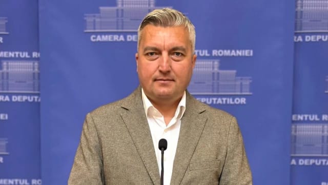 Camera Deputaților a modificat legea pentru a evita pierderea mandatelor a mii de consilieri locali