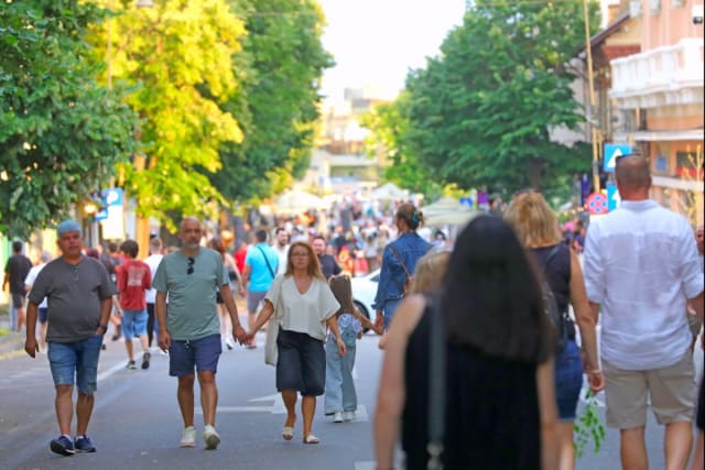 Bulevardul Tomis devine pietonal sâmbătă, 29 august, cu restricții de circulație și parcare