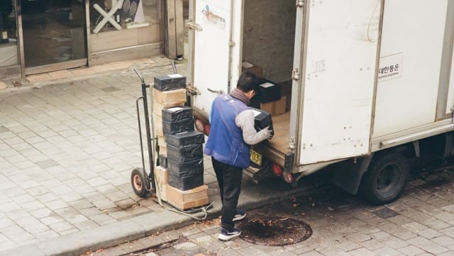 Viitorul livrării coletelor: cinci tendințe principale pentru industria logistică