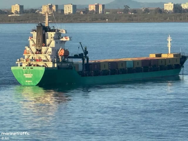 Nava cargo scufundată în Marea Neagră, echipaj salvat