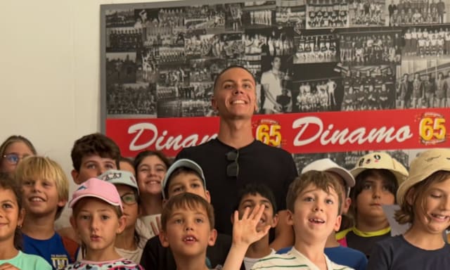 David Popovici face un gest minunat pentru copii la Clubul Dinamo