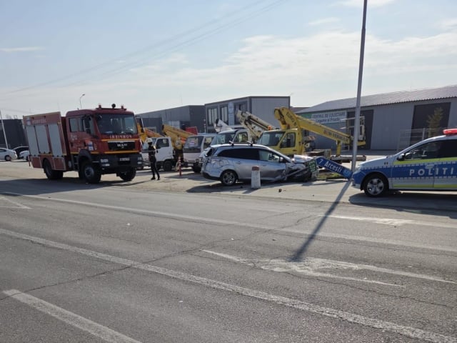 Un accident grav pe DN7: o mașină a lovit trei motociclete, patru victime transportate la spital