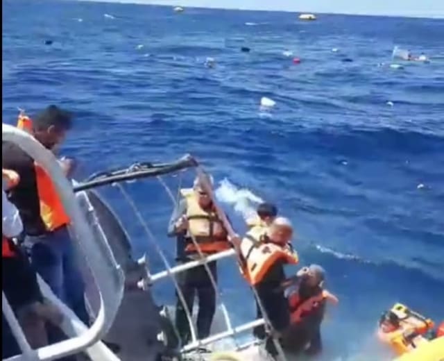 Nava răsturnată în largul Ciprului de Nord, echipe de salvare în acțiune