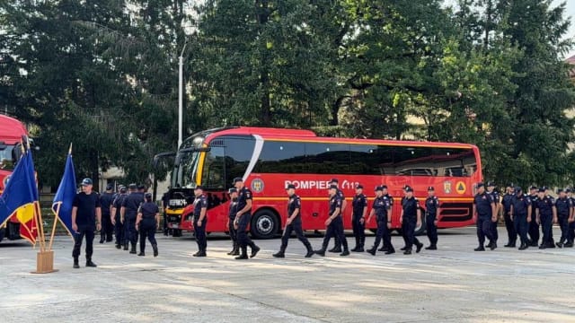 România trimite al treilea contingent de pompieri în Grecia pentru stingerea incendiilor