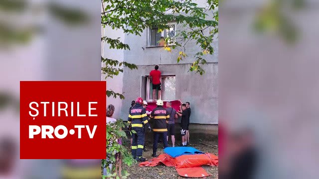Un copil de 3 ani a fost la un pas de tragedie în Baia Mare, găsit pe pervazul unui geam deschis la etajul 1