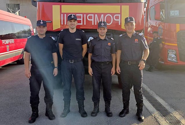 Pompierii români schimbă ștafeta în misiune în Grecia pentru combaterea incendiilor