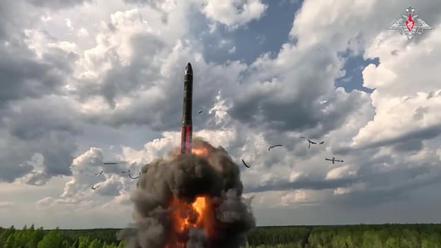 Parlamentar rus cere utilizarea armelor nucleare împotriva Ucrainei