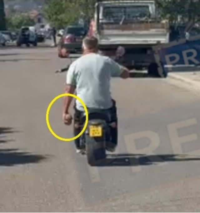 Un viceprimar din Satu Mare a transportat cu scuter un obuz descoperit pe șantier la Poliție