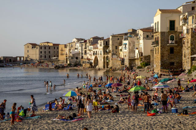 Italia intenționează să reglementeze plajele private după ani de nemulțumiri