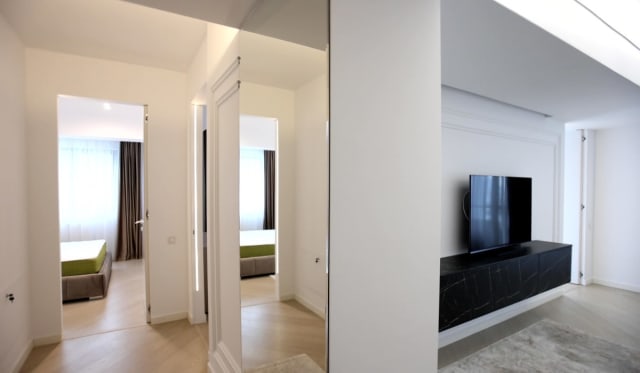Cât costă o vilă cu curte și piscină lângă București în 2026