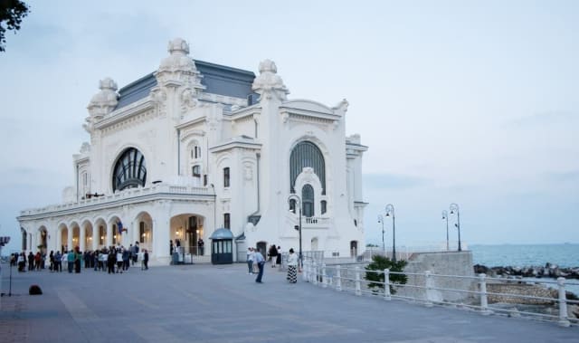 Spectacolul «Cazino, Mon Amour» a transformat Cazinoul din Constanța într-un personaj viu în vara lui 2026