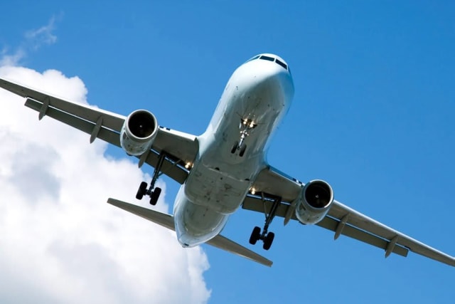 Avion cu peste 130 de persoane la bord, a pierdut brusc altitudinea în zbor, la un pas de tragedie