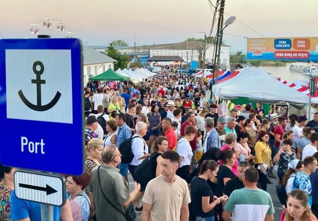 Peste 10 autocare au venit la Festivalul Borșului Lipovenesc, deși evenimentul nu a fost organizat