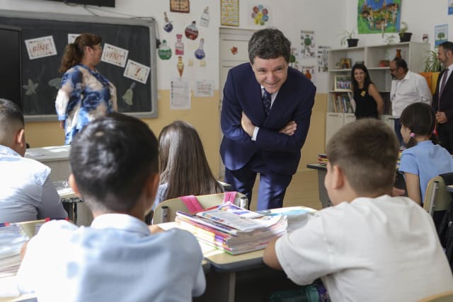 Nicușor Dan a vizitat o școală din Curcani în prima zi de școală