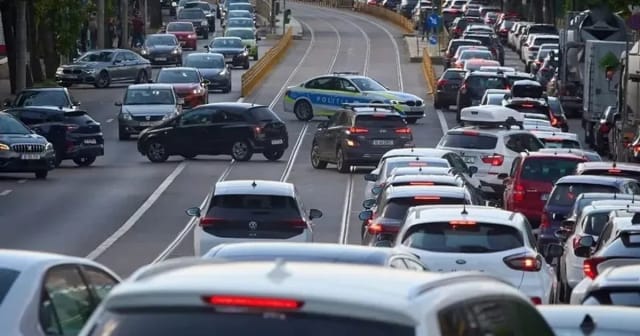 Românii pierd 53 de minute zilnic în trafic pentru doar 17 km parcurși