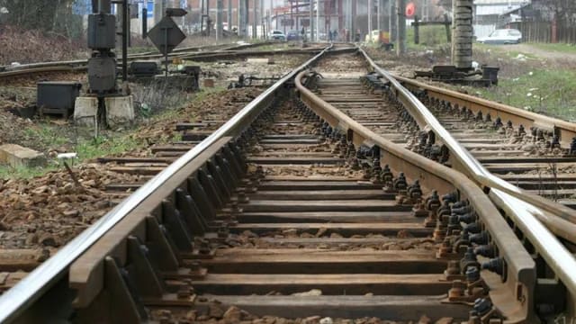 Femeie lovită de tren pe ruta Chișinău-Kiev la trecerea de nivel