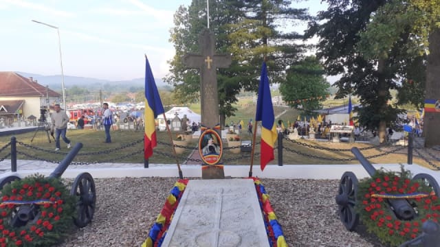 Mii de oameni participă la Serbările Naționale de la Țebea, dedicate lui Avram Iancu