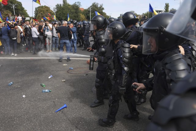 Bucureștiul va găzdui finala Europa League din 2028, în timp ce protestele violente continuă