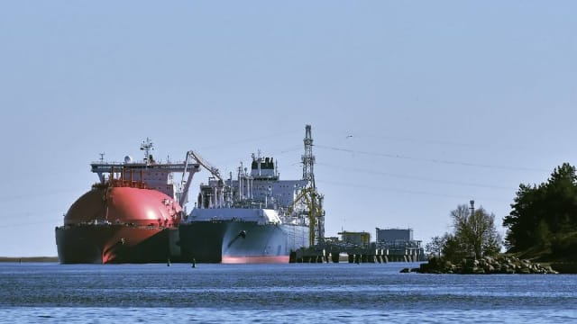 Europa are stocuri de gaz la cel mai scăzut nivel din 2011 și se va a bătut cu Asia pentru GNL