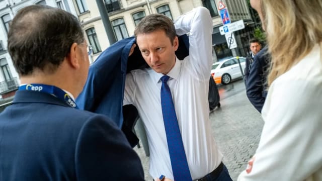 Europarlamentar Siegfried Mureșan în timpul unei conferințe