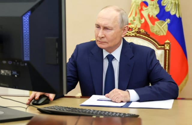Vladimir Putin a votat online cu mouse clasic, imagini virale
