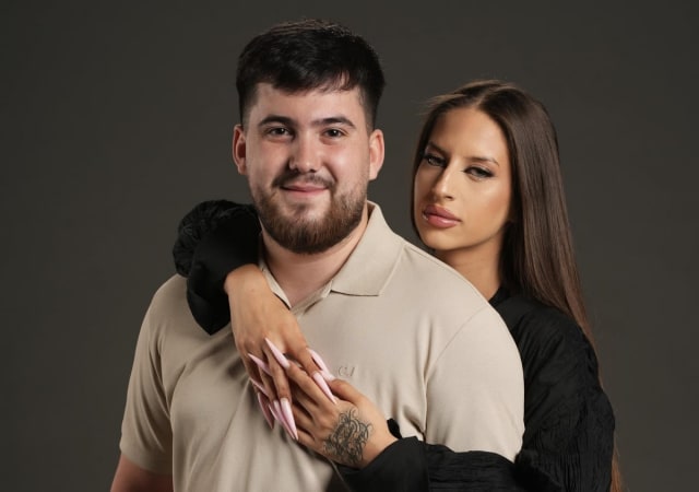 cuplu de influenceri participând la Power Couple România
