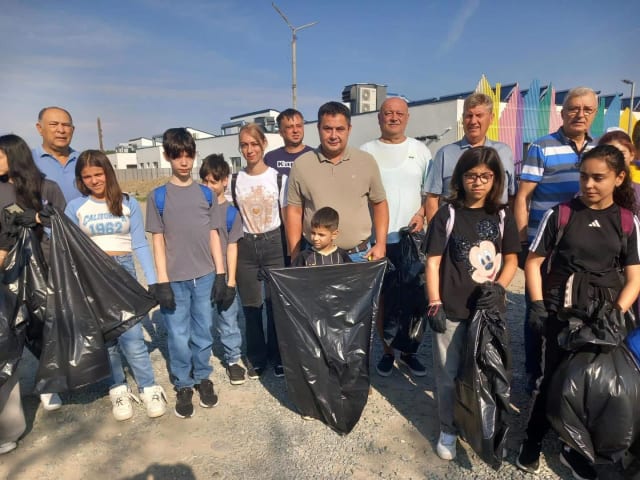 Zeci de voluntari din Oltenița au participat la acțiunea de ecologizare „Let’s Do It, Romania!”