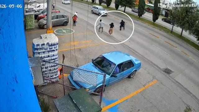 Un muncitor a salvat o fetiță din fața mașinilor în Puebla, Mexic: „Nu oricine ar fi avut sângele rece”
