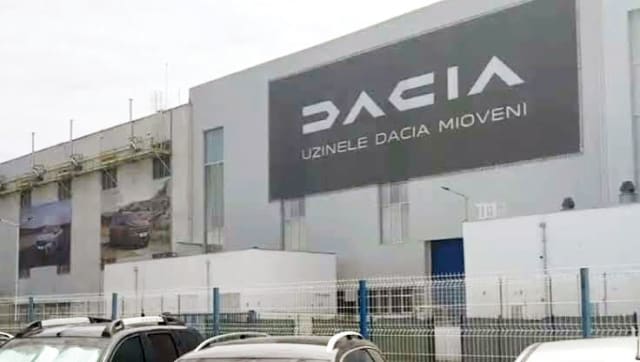 fabrica Dacia în Mioveni, angajați și linie de producție