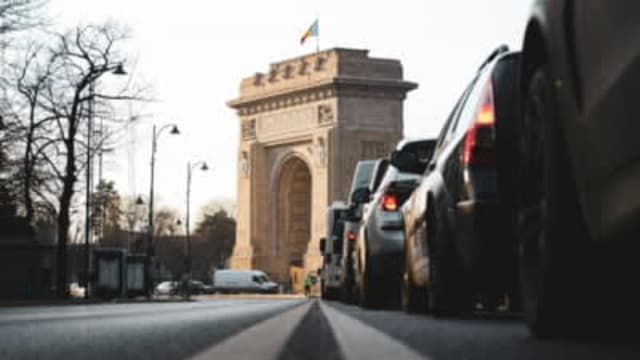 Traficul de aprovizionare din București, restricționat între 7:00-9:00 și 17:00-19:00