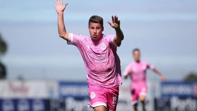 Léo Teixeira sărbătorește cu salt mortal după gol