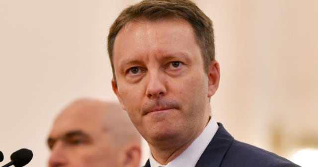 Siegfried Mureșan explicând procesul de elaborare a programului de guvernare