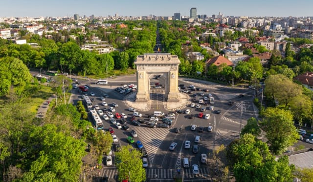 Restricții de trafic în centrul Bucureștiului până seara, 25 de linii STB deviate