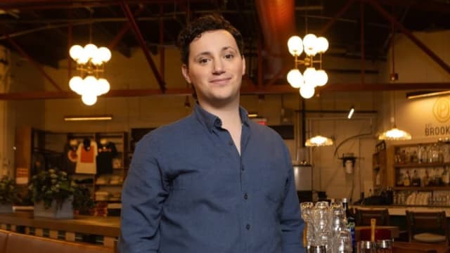 Tânărul care a spălat vase sub sediul BlackRock a ajuns să lucreze pentru gigantul financiar și să conducă o afacere de succes în Nashville