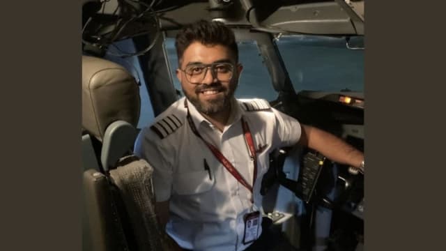Pilotul zborului spre Tel Aviv a salvat 174 de pasageri după ce a fost înjunghiat