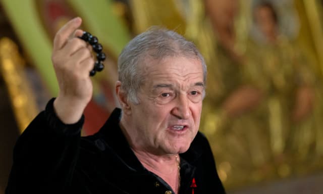antrenor Ricardo Sousa în timpul unui meci de fotbal