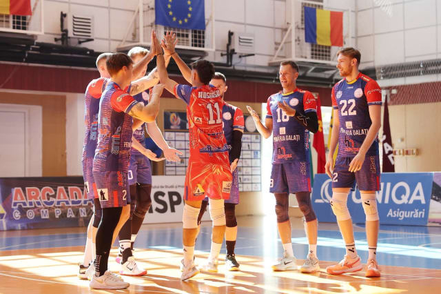 echipă de volei în sală, meci final Cupa Arcada