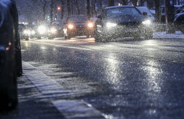 Anvelopele de iarnă devin obligatorii doar când condițiile de drum o cer