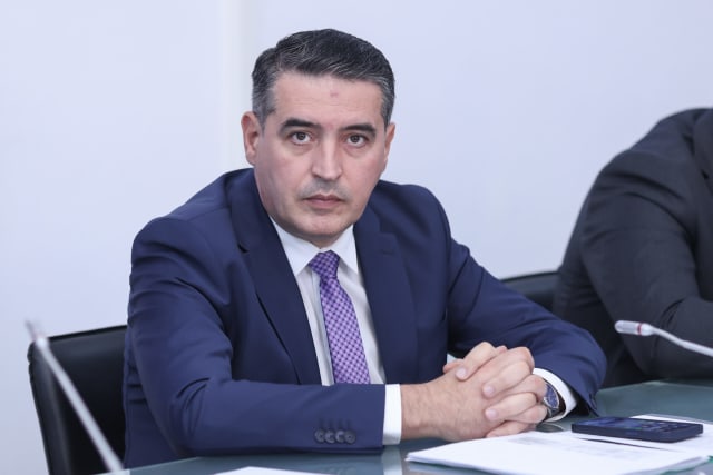 Aproape 320 de profesori necalificați predau în școlile din București în anul școlar 2026-2027