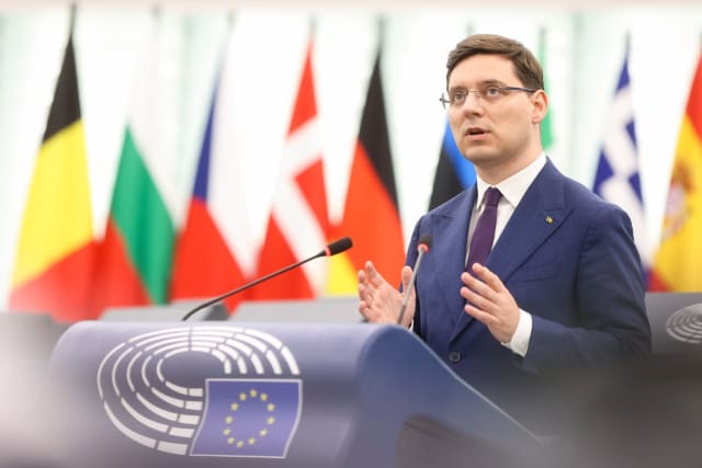 sediu Parlament European, oameni în dezbatere