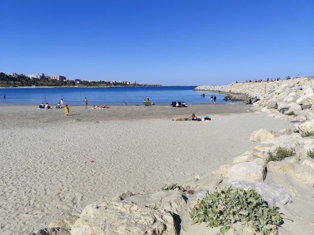 Vreme neobișnuit de caldă la început de octombrie în Constanța, localnicii au făcut plajă