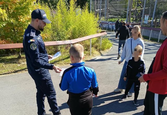 Polițiștii și reprezentanții Zoo Brașov au vorbit despre responsabilitatea față de animale de Ziua Mondială