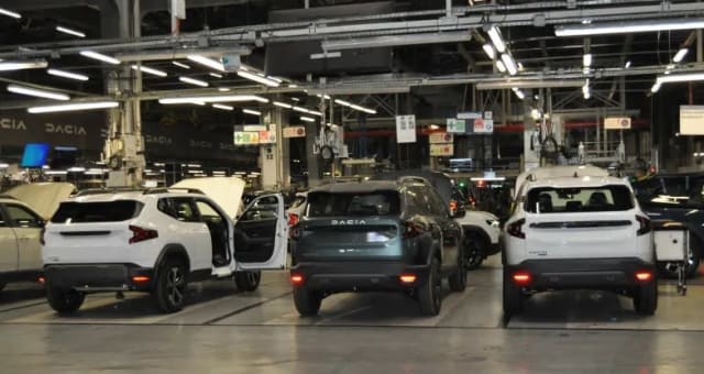 Uzina Dacia de la Mioveni, fabrica auto în funcțiune